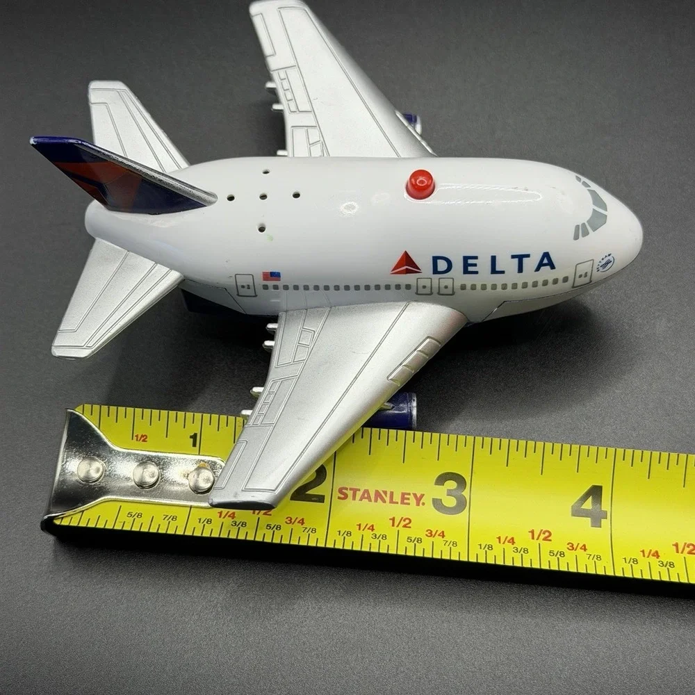 Realtoy Delta Airlines‎ pullback toy jet plane w/ light & sound New Batteries